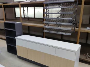 便利店收银区商品陈列柜