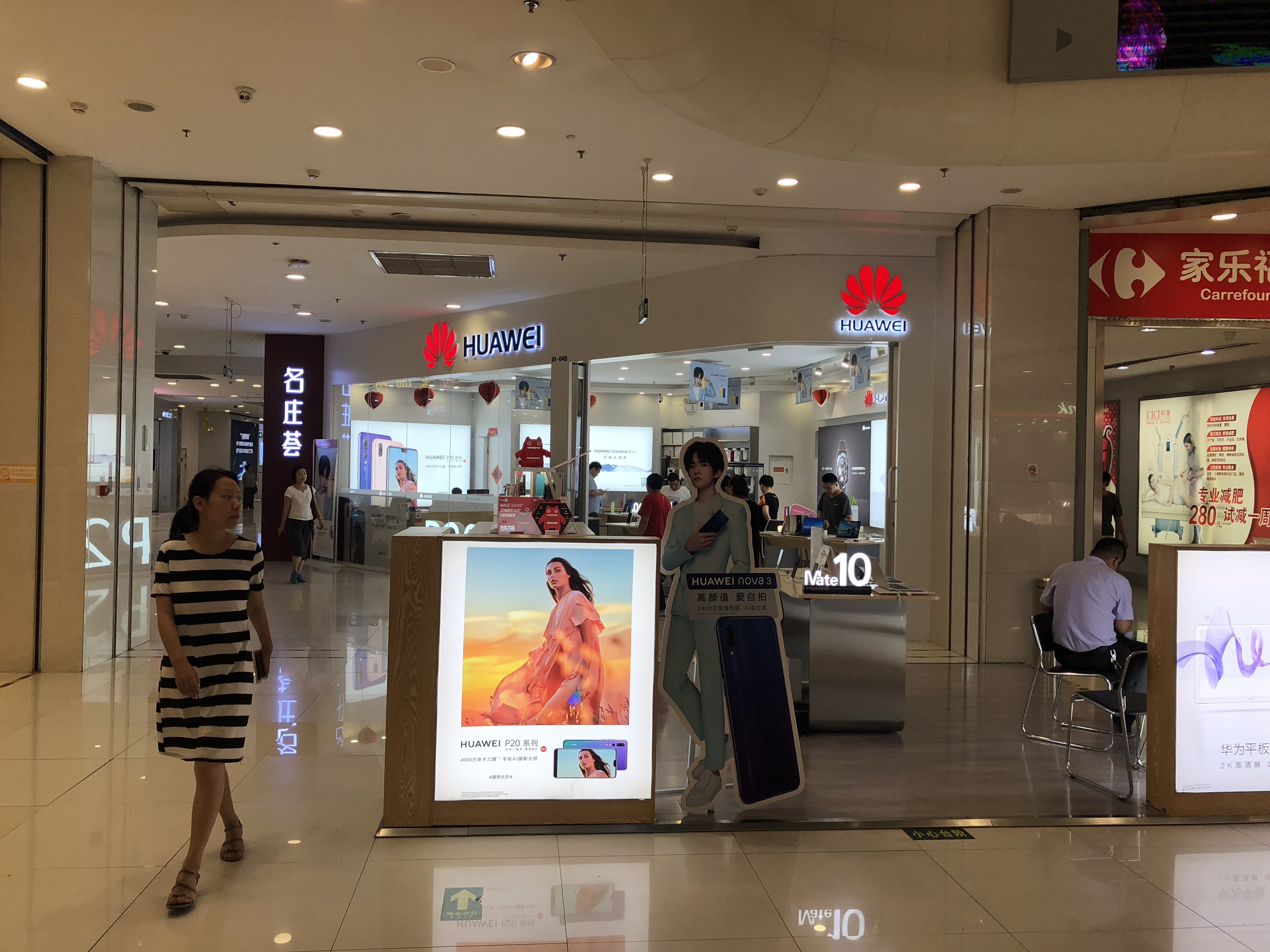 数码维修与回收门店标准化：服务型展陈如何提升专业信任