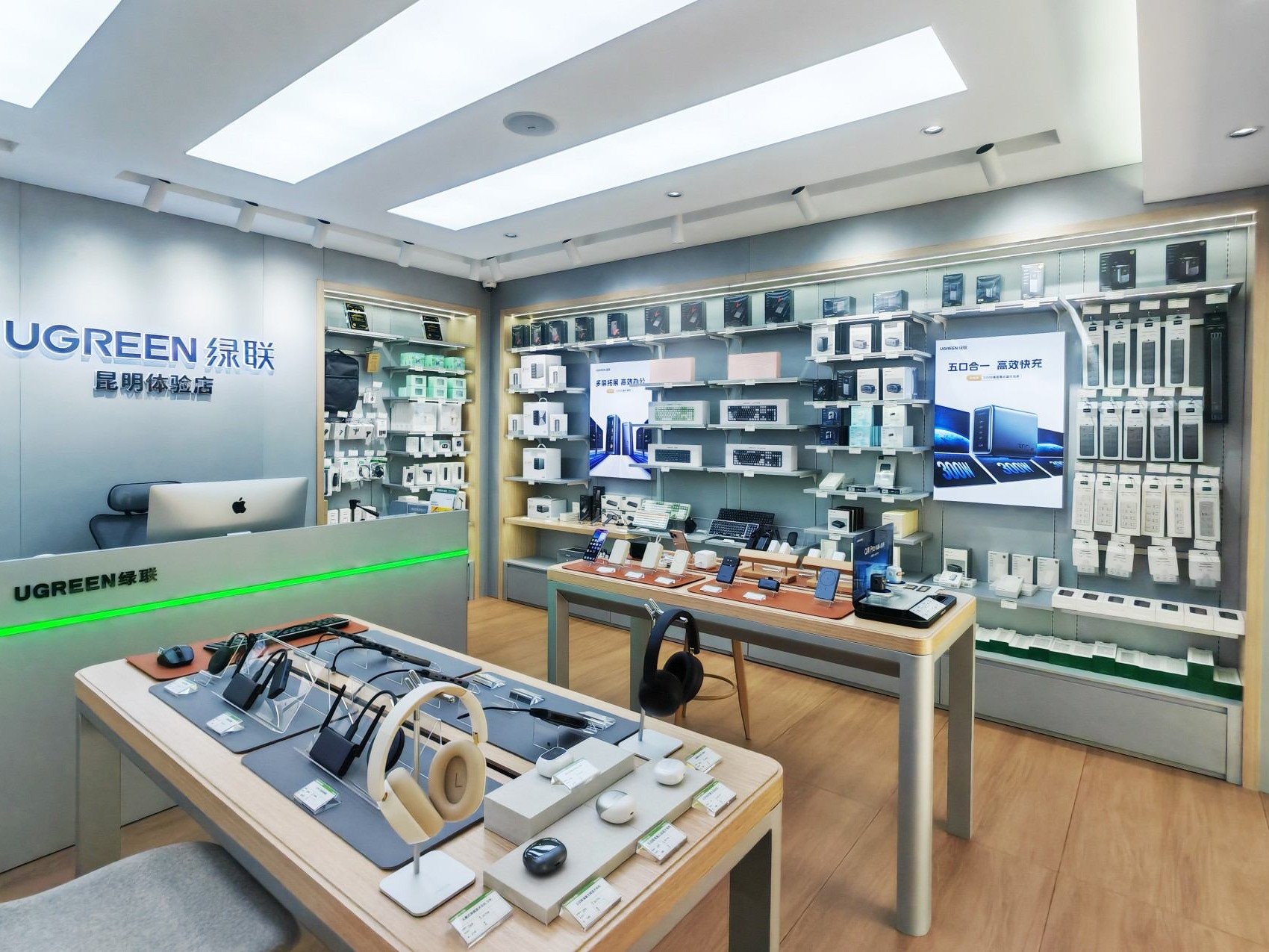 教育平板门店场景化设计：学习桌椅、护眼灯与体验区的组合