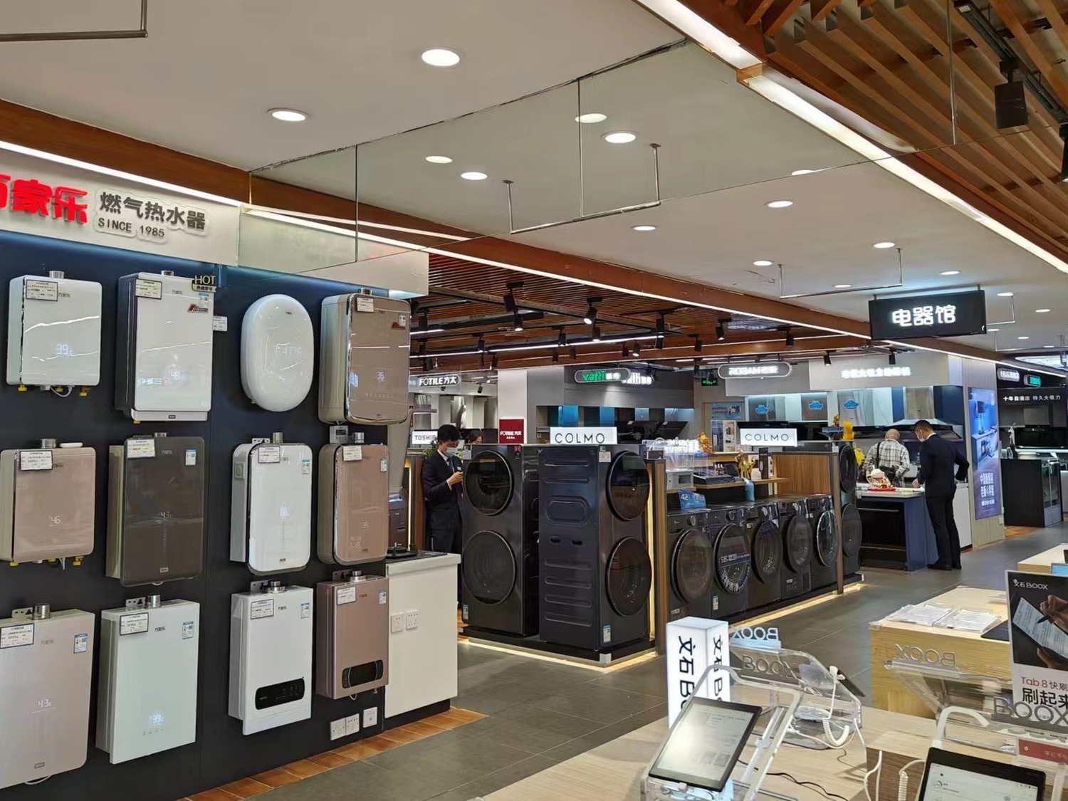 二手车展厅展陈升级：信任感的视觉营造与透明化设计